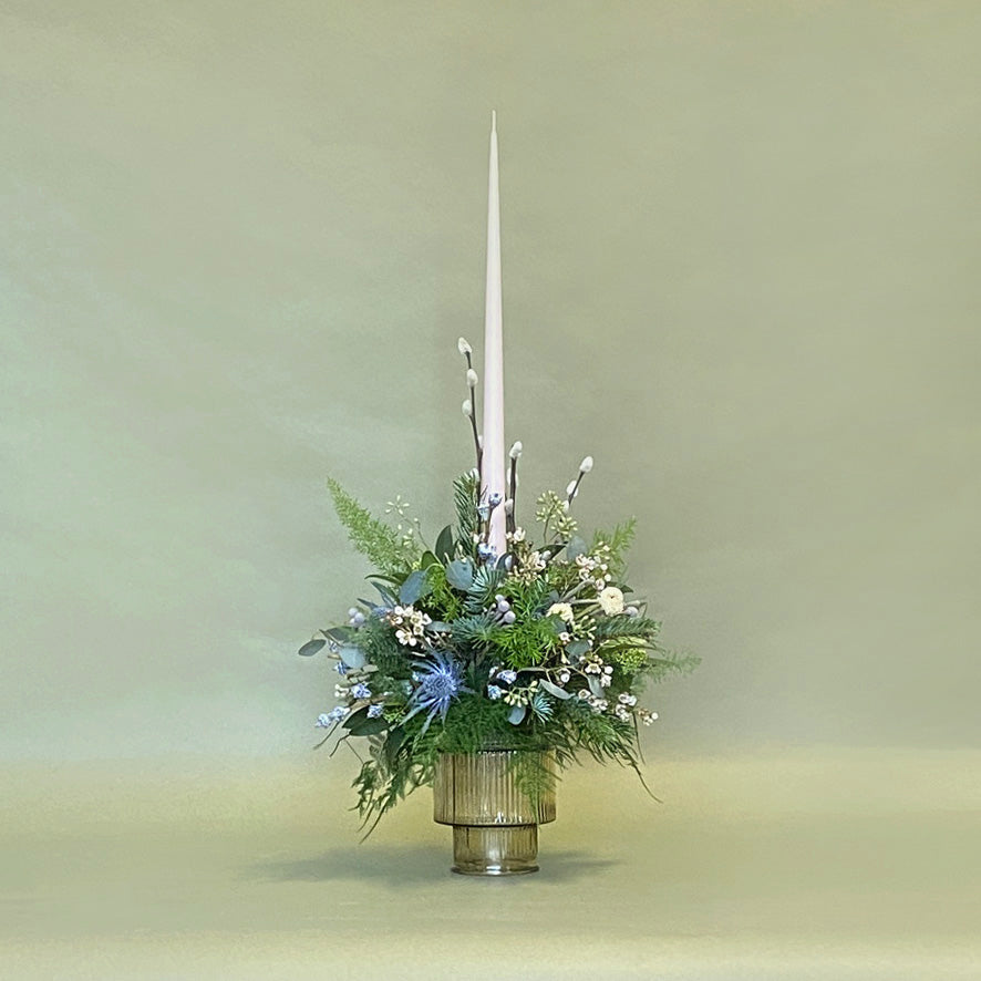 White Christmas Arrangement With 1 Dinner Candle