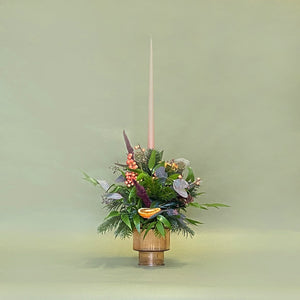 Christmas Pudding Arrangement with 1 dinner candle