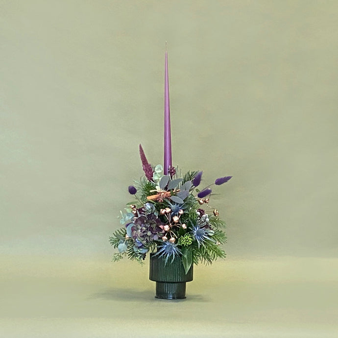 Christmas Eve Arrangement with 1 Dinner Candle